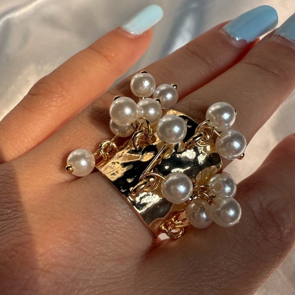 ZARA unique Pearl Cluster Ring - Picture 9 of 9